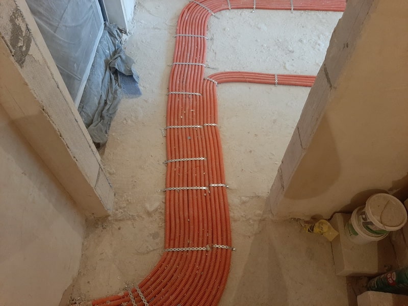 Монтаж электропроводки в квартире по полу